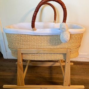 Moses basket + rocking stand